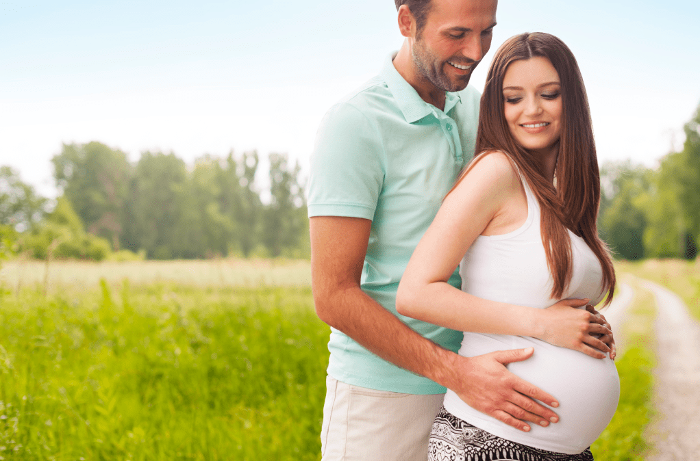 fertitility picture of a man and a pregnant women showing Sea Moss Benefits For Men